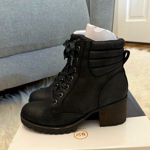 Black ankle boots size 7.5